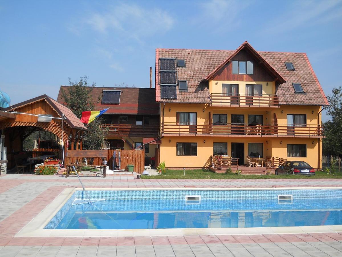Pensiunea Roua Muntilor Sîmbăta de Sus エクステリア 写真