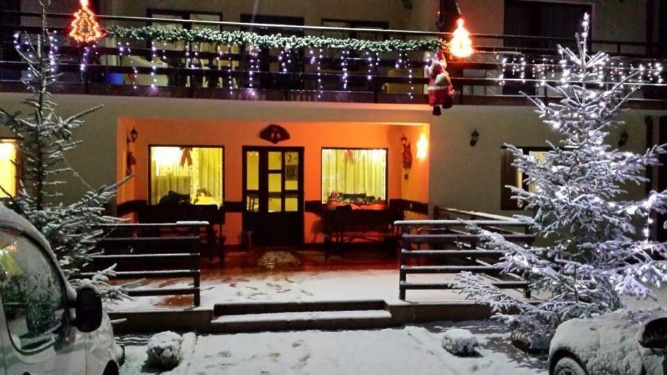 Pensiunea Roua Muntilor Sîmbăta de Sus エクステリア 写真