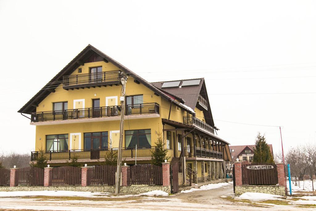 Pensiunea Roua Muntilor Sîmbăta de Sus エクステリア 写真