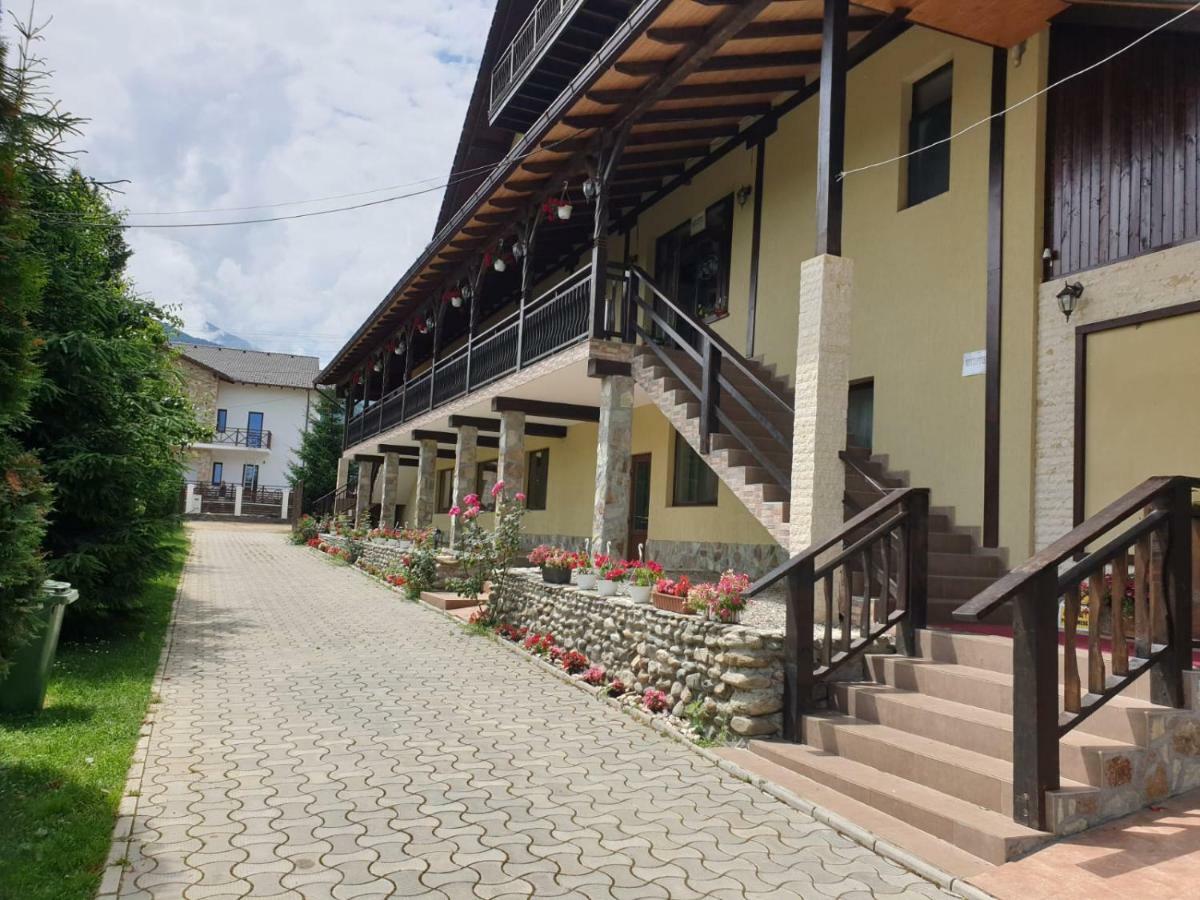 Pensiunea Roua Muntilor Sîmbăta de Sus エクステリア 写真